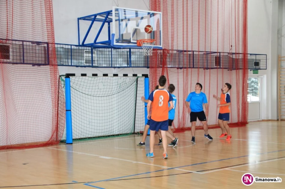 Gimnazjalisci ze Starej Wsi I Mistrzami Gminy w Koszykówce! - zdjęcie 4