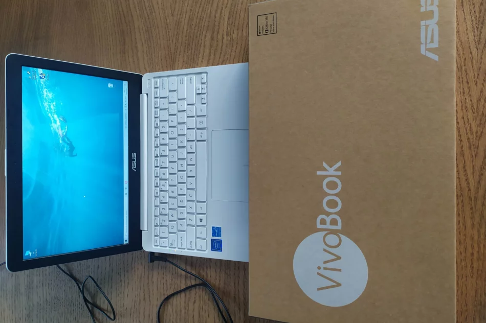 ASUS VivoBook E203NA N3350/4GB/64GB/Win10 jak NOWY - zdjęcie 1