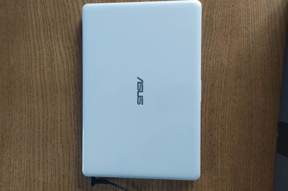 ASUS VivoBook E203NA N3350/4GB/64GB/Win10 jak NOWY - zdjęcie 2