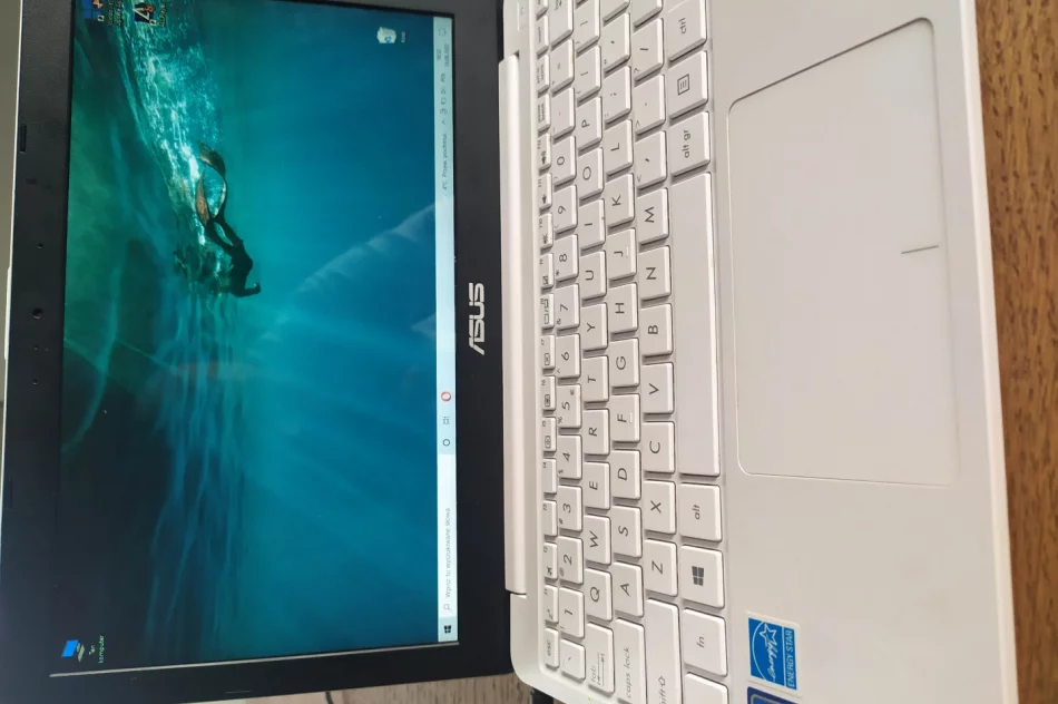 ASUS VivoBook E203NA N3350/4GB/64GB/Win10 jak NOWY - zdjęcie 4