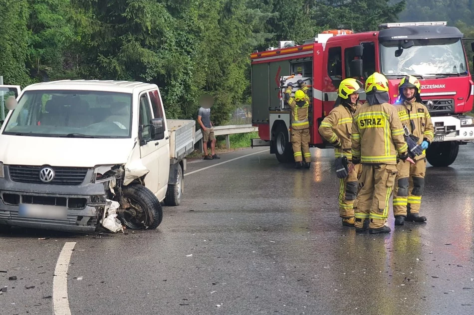 Zderzenie dwóch pojazdów na powiatówce - zdjęcie 4