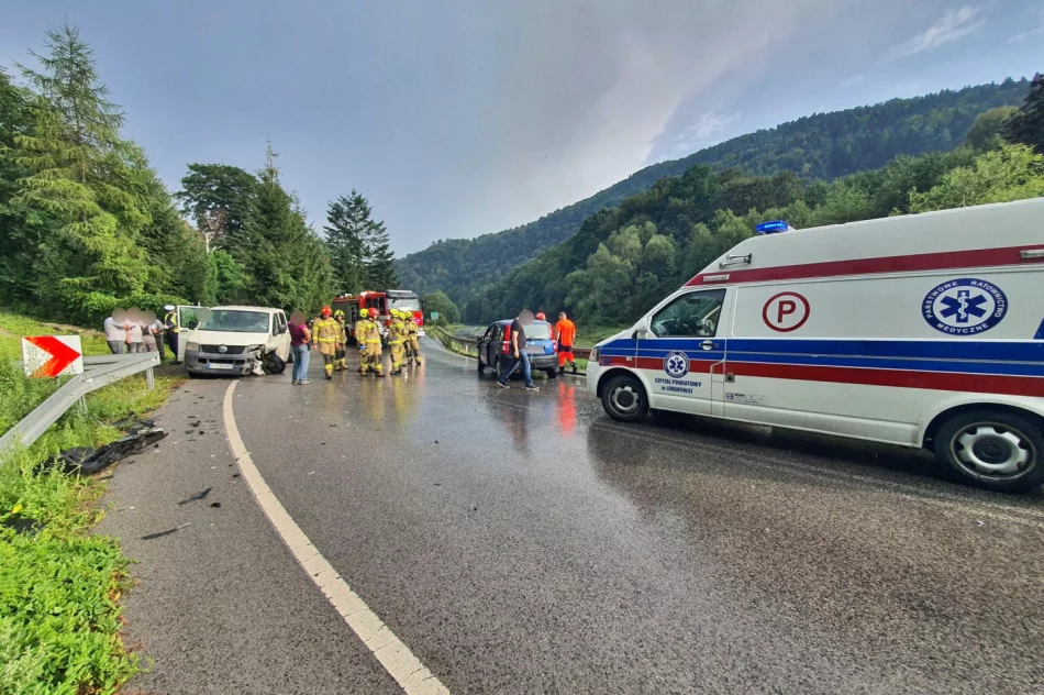 Zderzenie dwóch pojazdów na powiatówce - zdjęcie 5