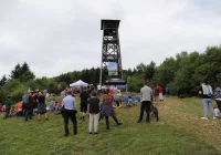 Turyści zgromadzili się na Jaworzu - zdjęcie główne