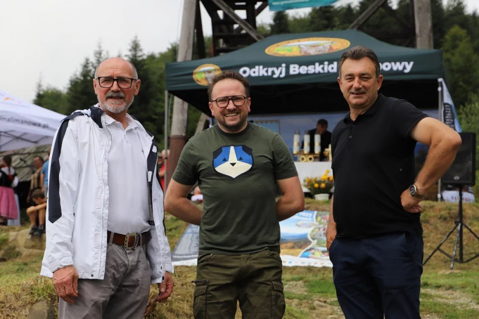 Turyści zgromadzili się na Jaworzu - zdjęcie 4