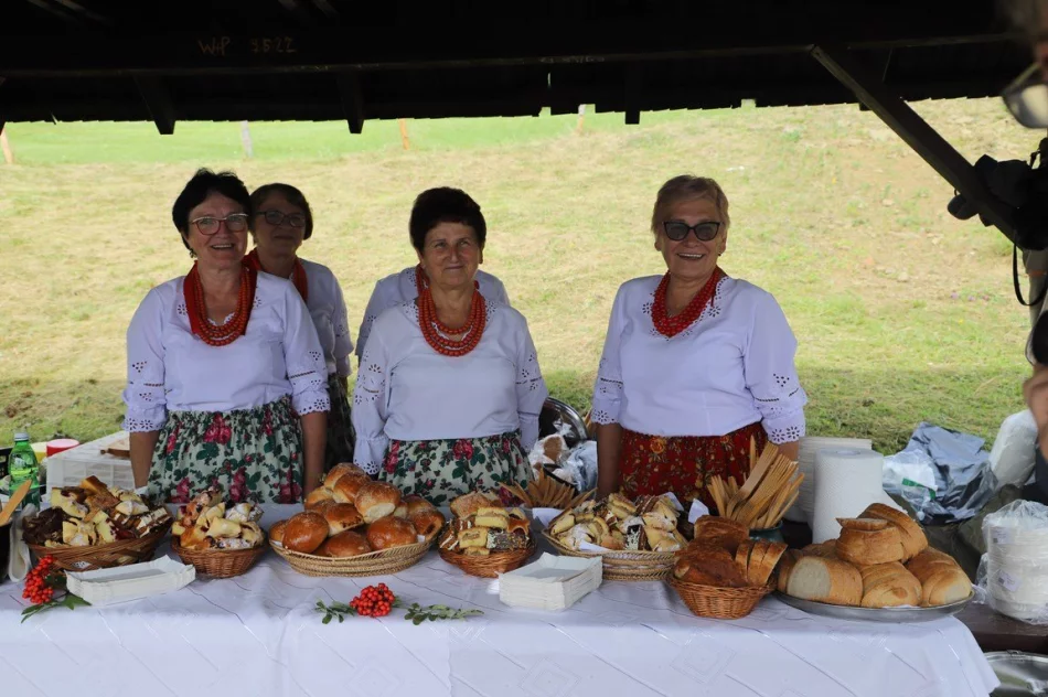 Turyści zgromadzili się na Jaworzu - zdjęcie 8