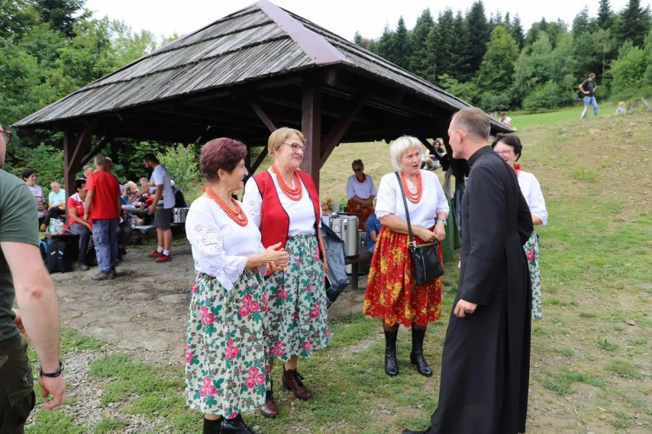 Turyści zgromadzili się na Jaworzu - zdjęcie 9