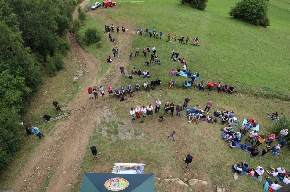 Turyści zgromadzili się na Jaworzu - zdjęcie 13