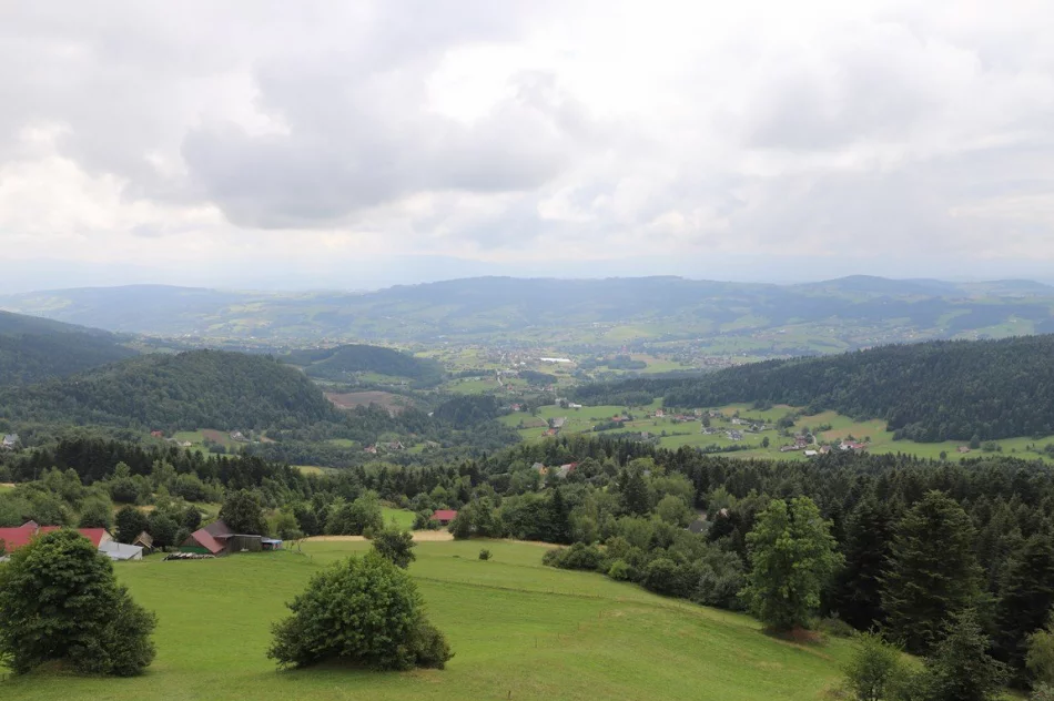 Turyści zgromadzili się na Jaworzu - zdjęcie 16