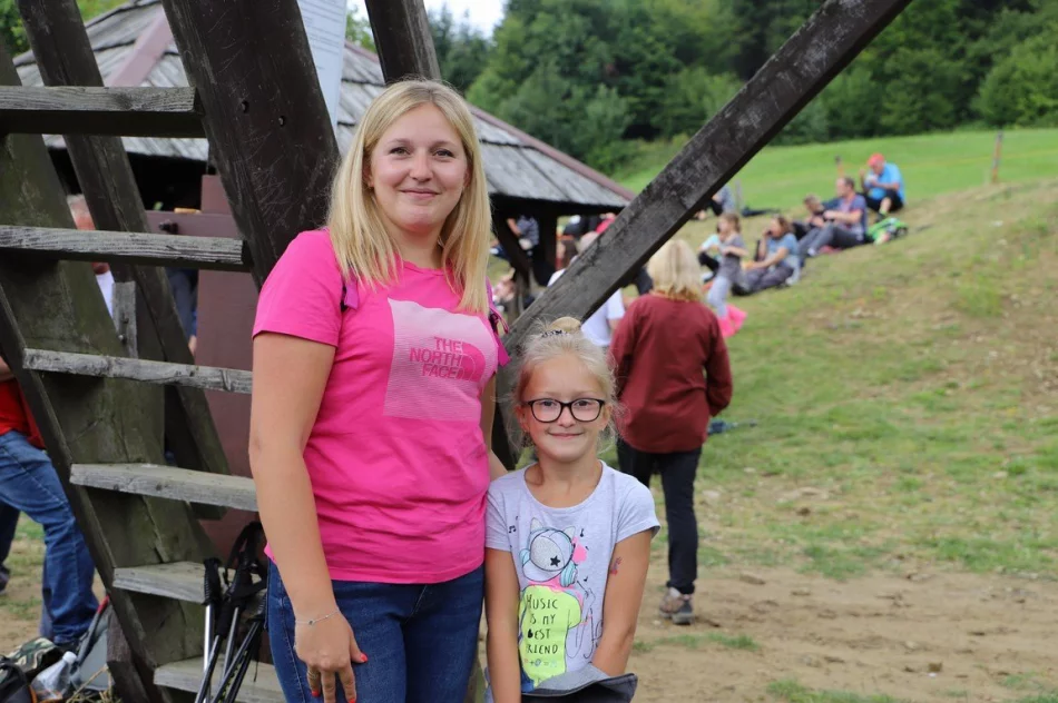 Turyści zgromadzili się na Jaworzu - zdjęcie 18