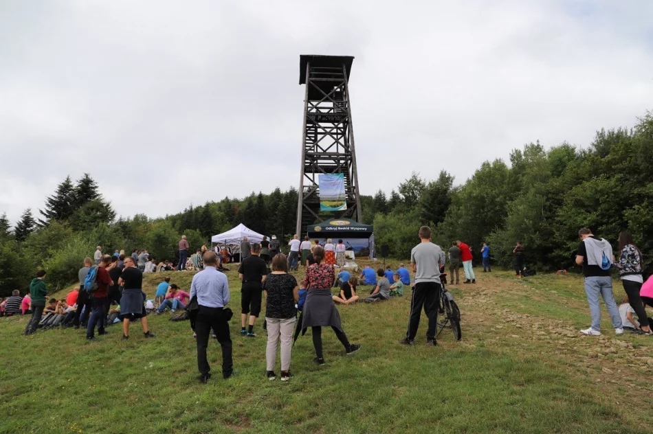 Turyści zgromadzili się na Jaworzu - zdjęcie 19