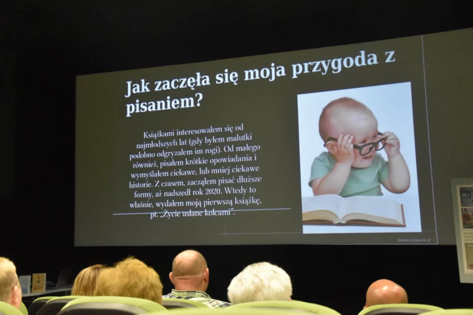 W Miejskiej Bibliotece Publicznej odbyło się spotkanie autorskie z Mateuszem Kęską - zdjęcie 4