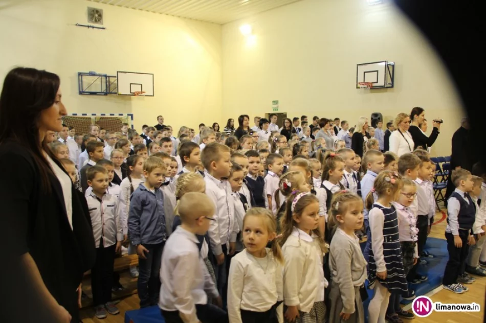 Akademia z okazji Odzyskania Niepodległości oraz ślubowanie kl. I gimnazjum - zdjęcie 2
