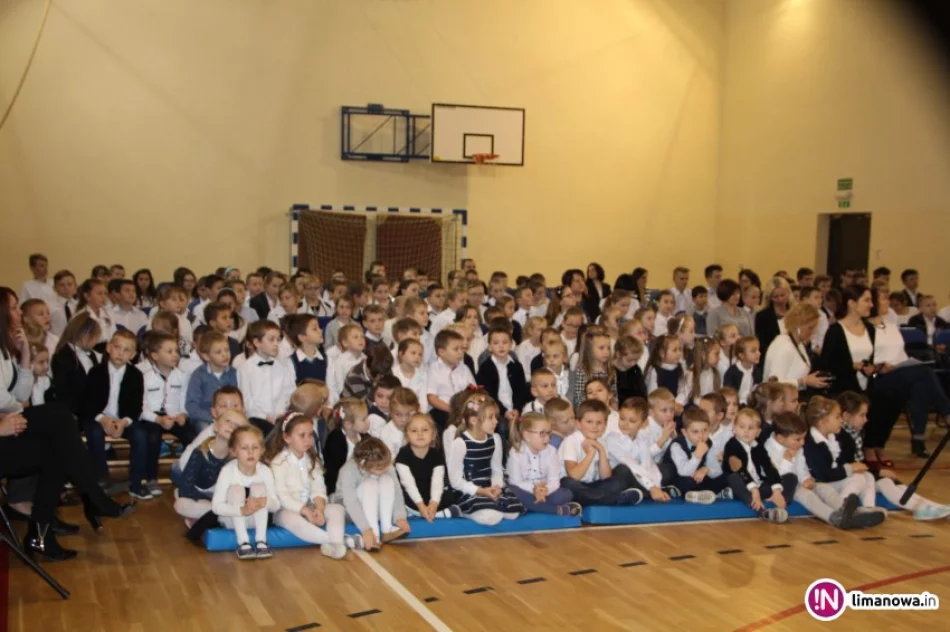 Akademia z okazji Odzyskania Niepodległości oraz ślubowanie kl. I gimnazjum - zdjęcie 3