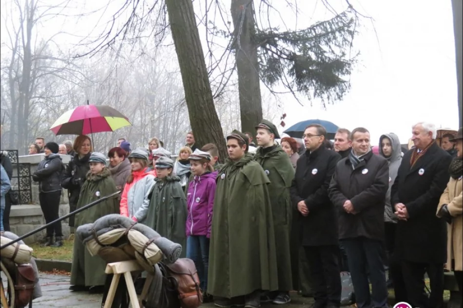 Listopadowa niedziela jabłonieckim cmentarzu - zdjęcie 3