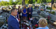 Uroczystość patriotyczna przy grobie por. Jana Wróbla w Męcinie - zdjęcie 2