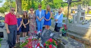 Uroczystość patriotyczna przy grobie por. Jana Wróbla w Męcinie - zdjęcie 3