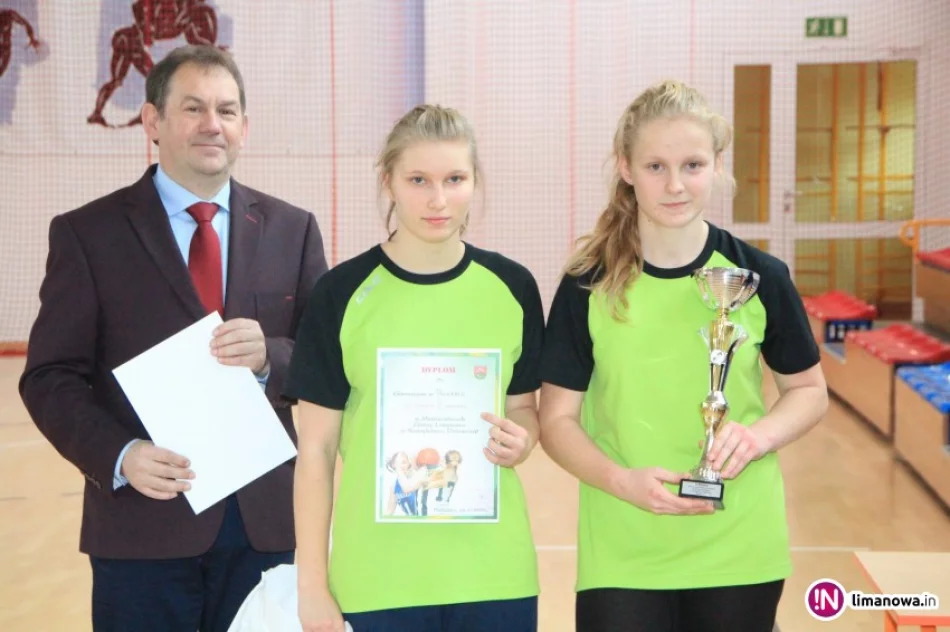 Gimnazjalistki z Mordarki Mistrzyniami Gminy w koszykówce! - zdjęcie 2