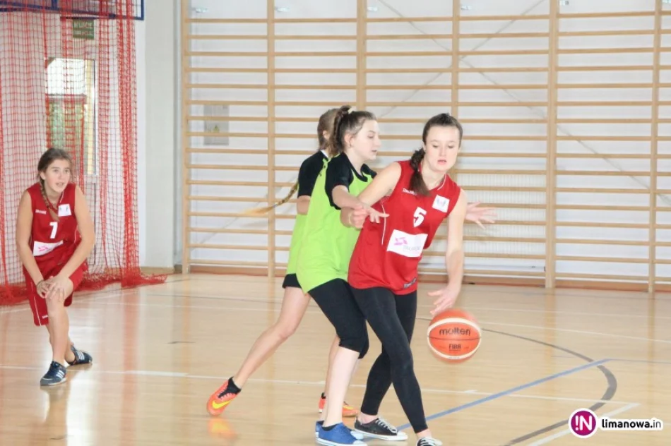 Gimnazjalistki z Mordarki Mistrzyniami Gminy w koszykówce! - zdjęcie 4