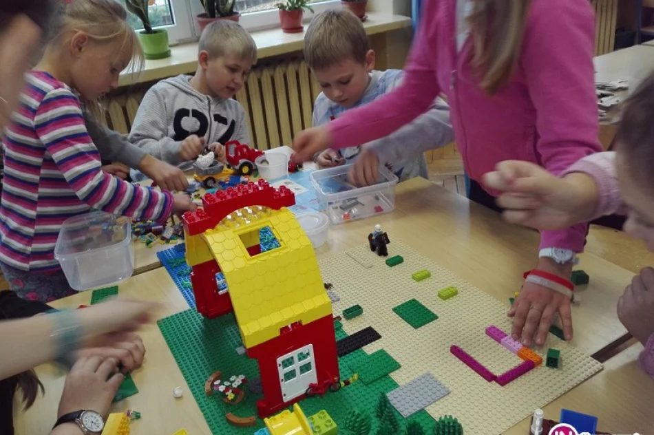 Warsztaty „LEGO WŚRÓD PÓL” w Szkole Podstawowej nr 2 w Siekierczynie - zdjęcie 3