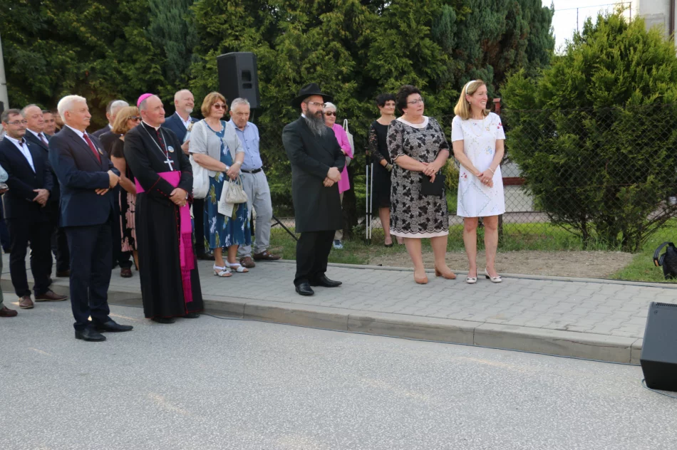 W 80. rocznicę likwidacji getta w Limanowej odsłonięto „Głaz pamięci” - zdjęcie 2