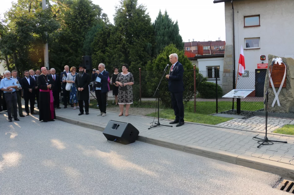 W 80. rocznicę likwidacji getta w Limanowej odsłonięto „Głaz pamięci” - zdjęcie 7