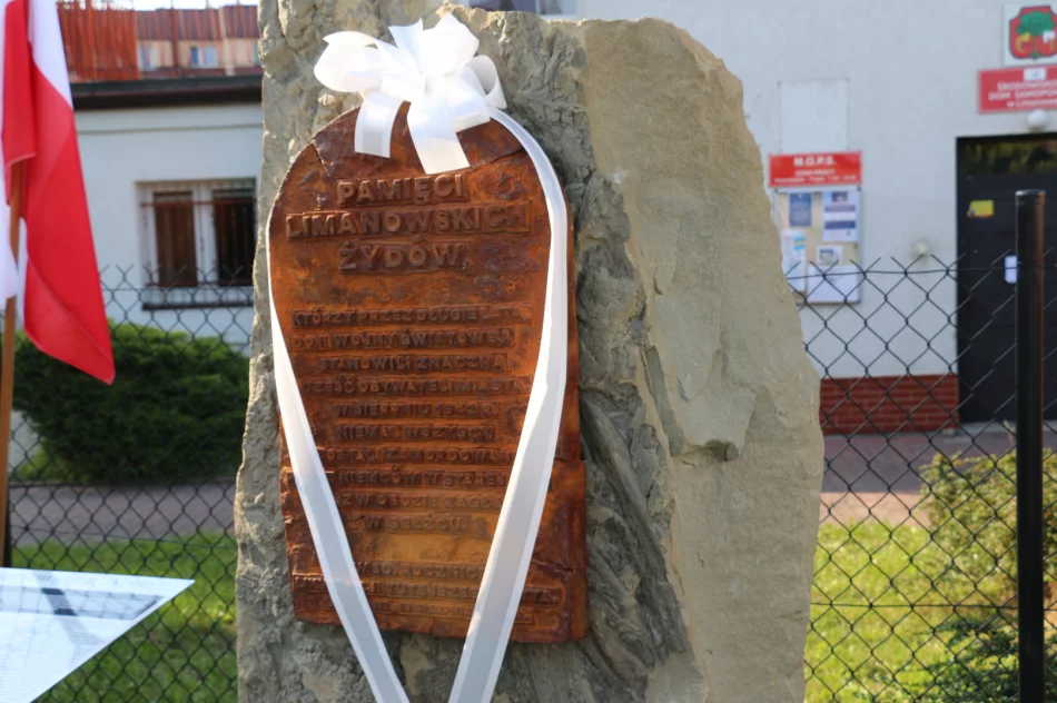 W 80. rocznicę likwidacji getta w Limanowej odsłonięto „Głaz pamięci” - zdjęcie 9