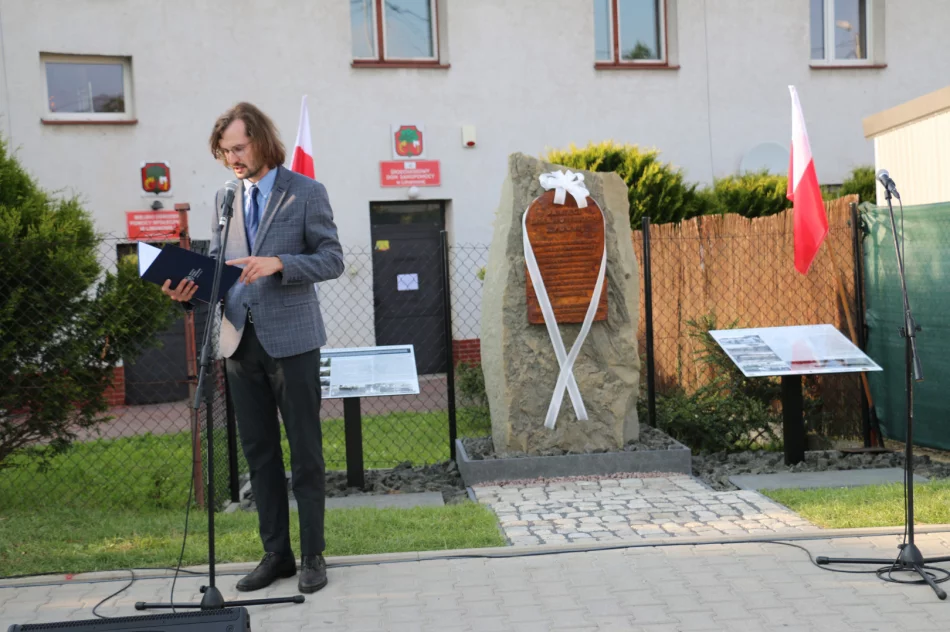 W 80. rocznicę likwidacji getta w Limanowej odsłonięto „Głaz pamięci” - zdjęcie 11