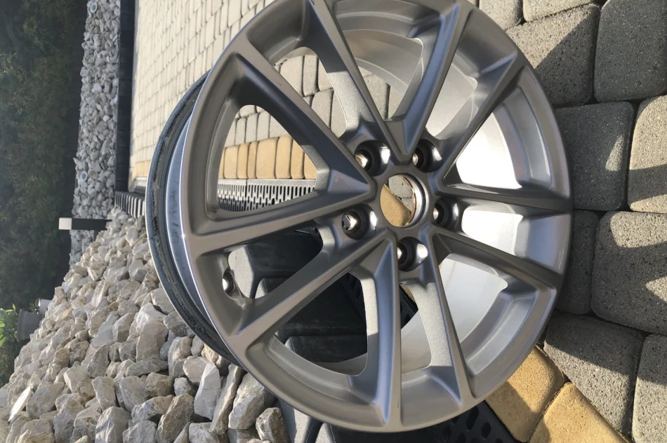 Oryginalna alufelga i tylne światło lewe do forda focusa mk3 - zdjęcie 2