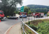 Zderzenie pojazdów na skrzyżowaniu - zdjęcie główne