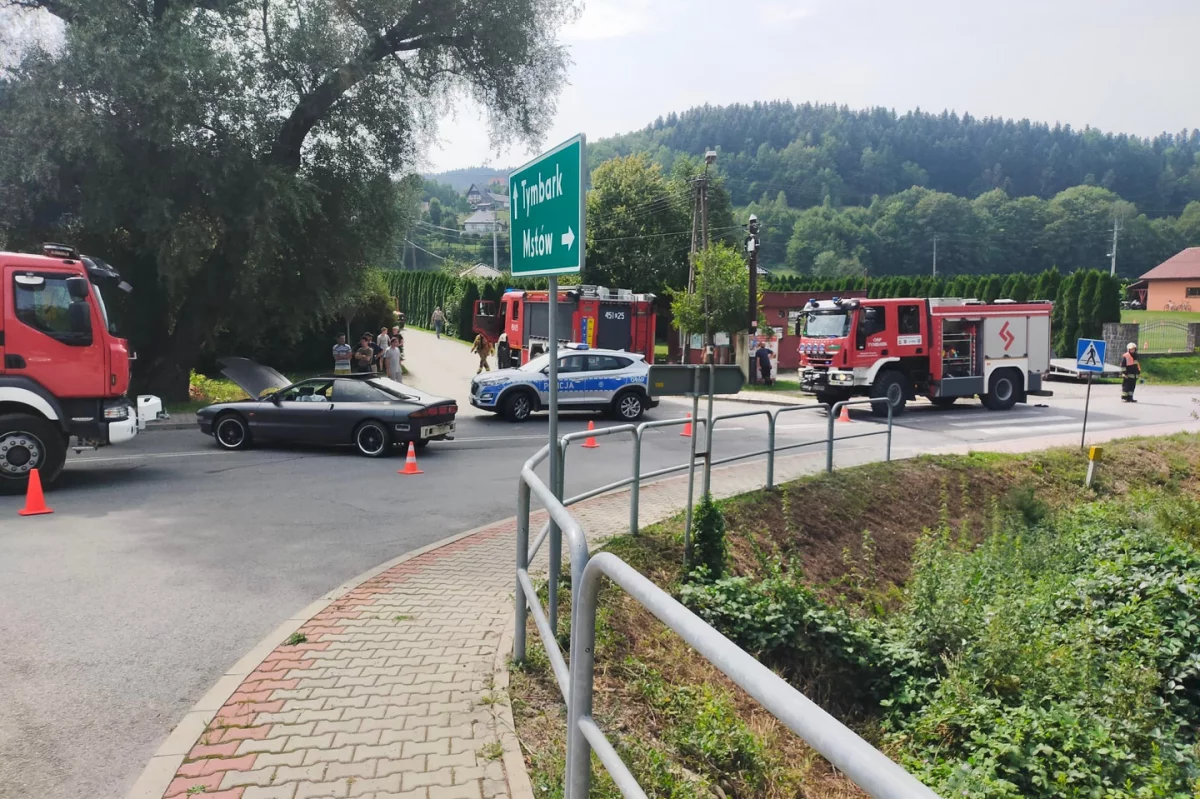 Zderzenie pojazdów na skrzyżowaniu