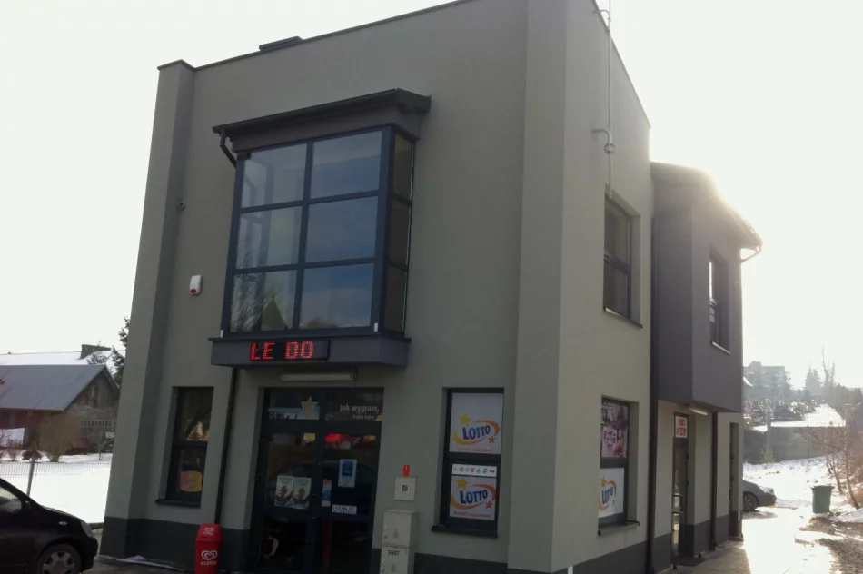 wynajmę lokale w centrum Niedźwiedzia - zdjęcie 1