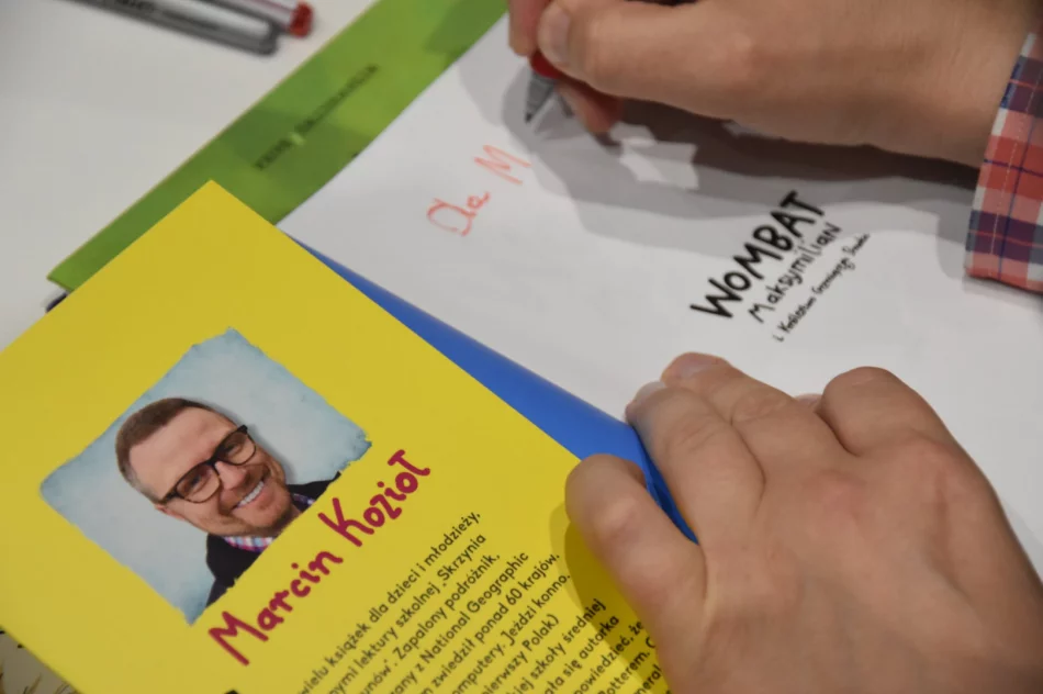 Młodzi czytelnicy spotkali się z autorem książek dla dzieci - zdjęcie 5