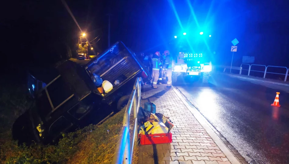 Samochód uderzył w bariery - zdjęcie 1