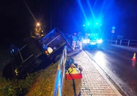 Samochód uderzył w bariery - zdjęcie główne