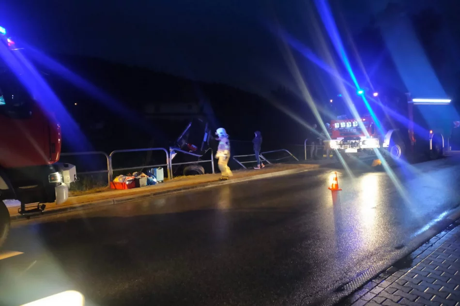 Samochód uderzył w bariery - zdjęcie 2