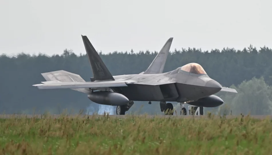 12 myśliwców F-22 Raptor stacjonuje w 32. Bazie Lotnictwa Taktycznego w Łasku - zdjęcie 1