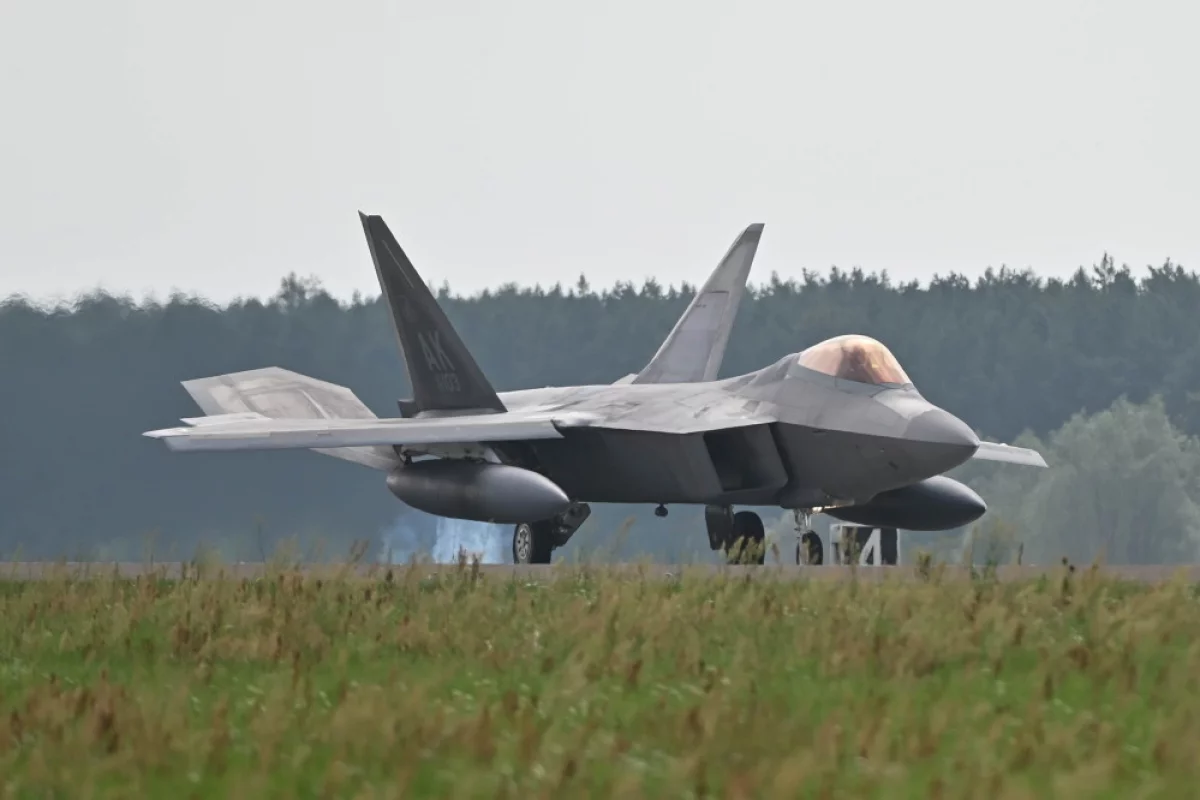 12 myśliwców F-22 Raptor stacjonuje w 32. Bazie Lotnictwa Taktycznego w Łasku