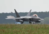 12 myśliwców F-22 Raptor stacjonuje w 32. Bazie Lotnictwa Taktycznego w Łasku - zdjęcie główne