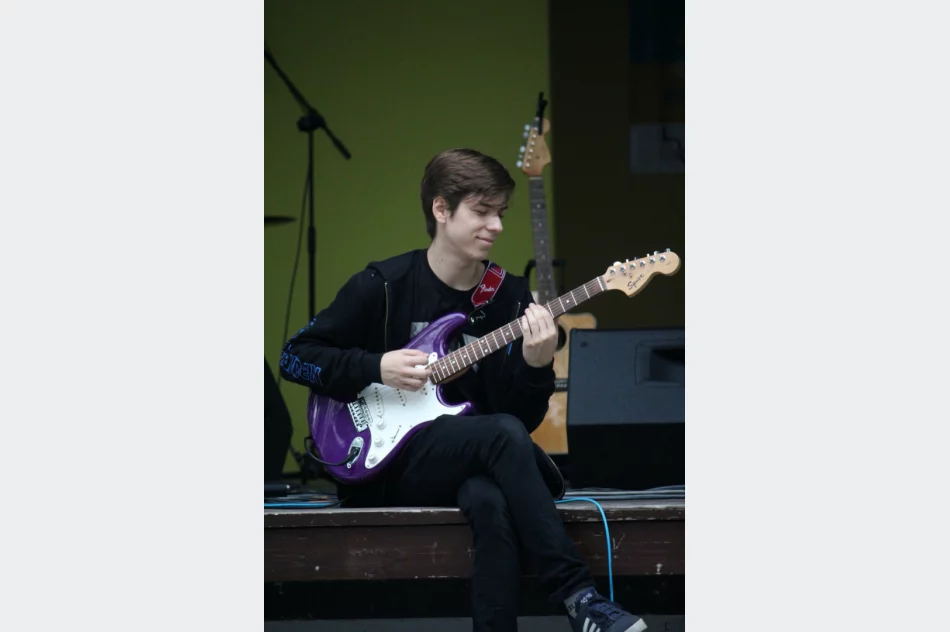 Rockowe muzykowanie w parku - zdjęcie 5