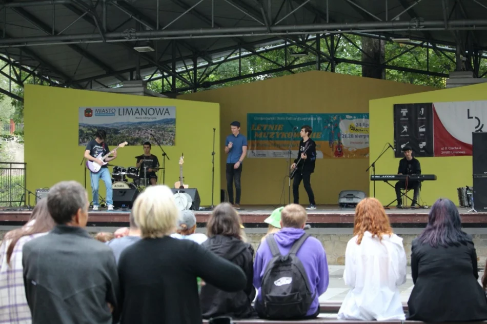 Rockowe muzykowanie w parku - zdjęcie 11