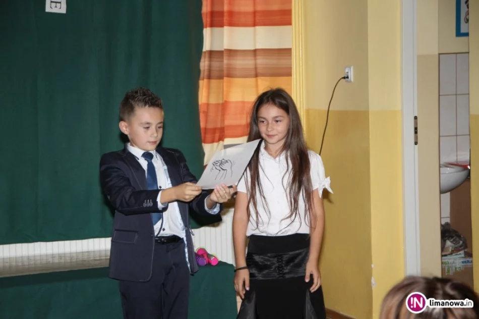 Ślubowanie i pasowanie uczniów w Szkole Podstawowej w Kaninie - zdjęcie 4