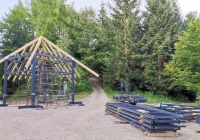 Budowa na szczycie trwa. Kolejne transporty śmigłowcem - zdjęcie główne