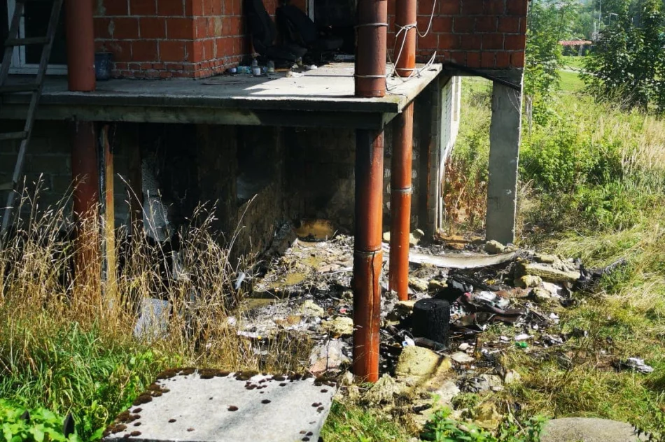 Pożar obok pustostanu - zdjęcie 5