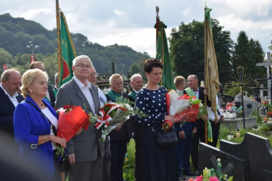 Oddano hołd ofiarom starć z policją - zdjęcie 9