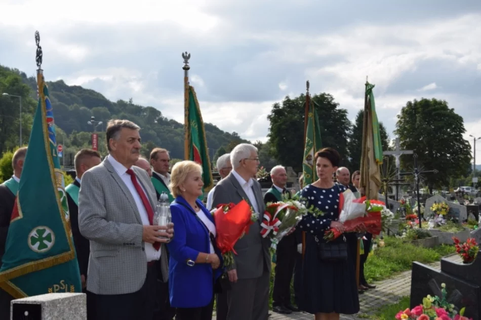 Oddano hołd ofiarom starć z policją - zdjęcie 10