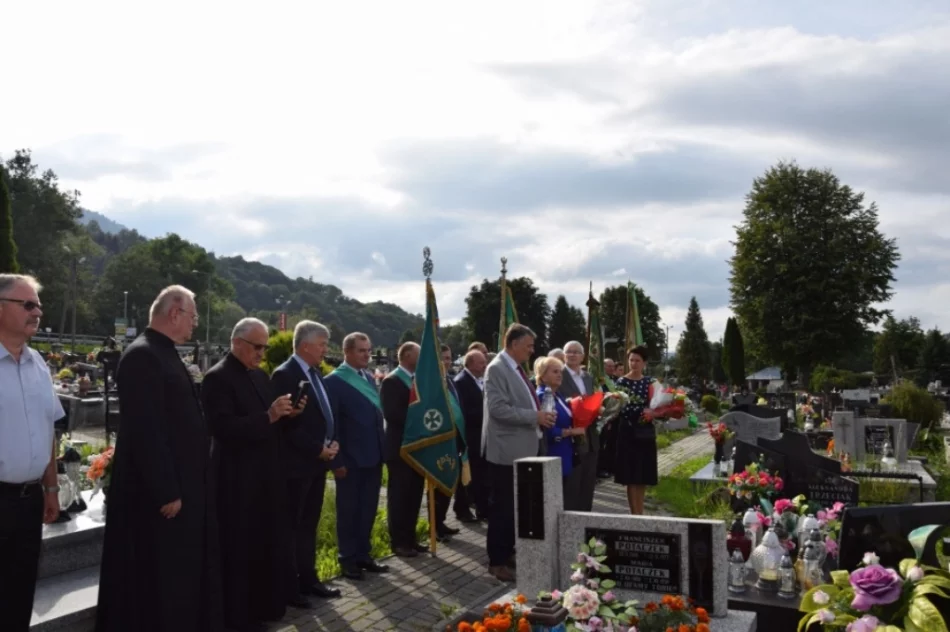 Oddano hołd ofiarom starć z policją - zdjęcie 11