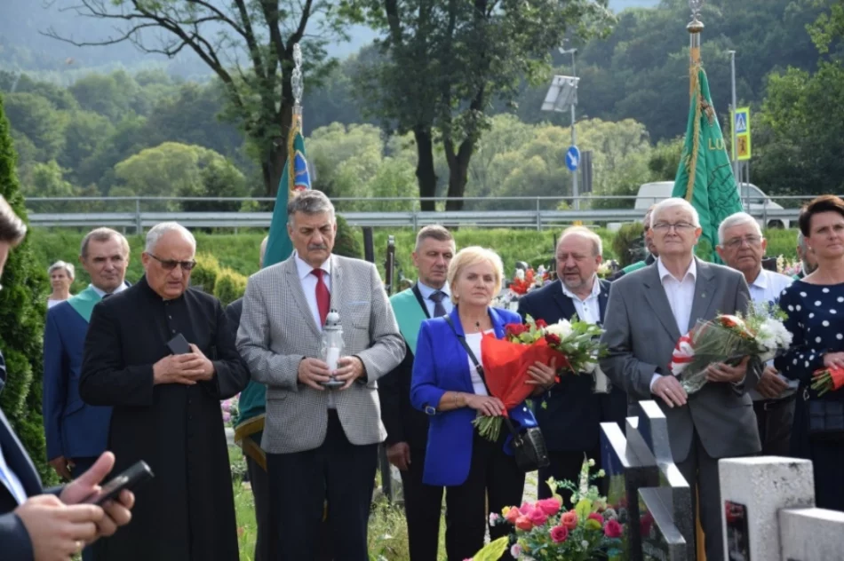 Oddano hołd ofiarom starć z policją - zdjęcie 12