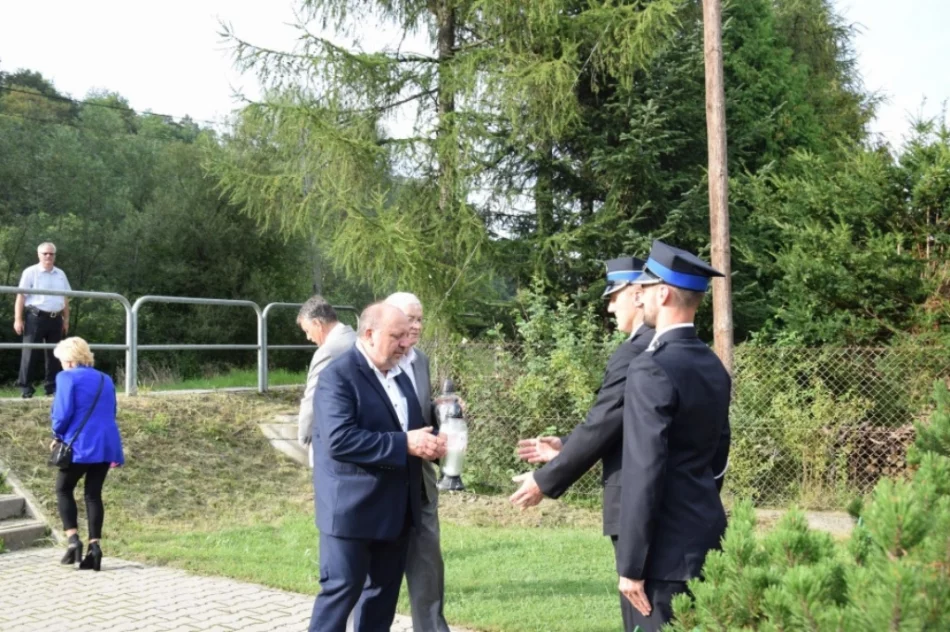 Oddano hołd ofiarom starć z policją - zdjęcie 19