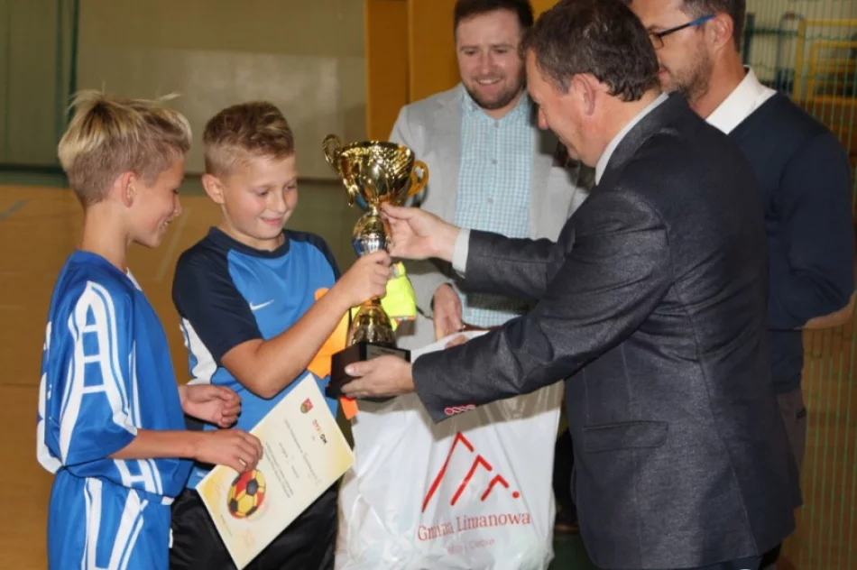 Chłopcy z Siekierczyny Mistrzami Halowej Piłki Nożnej! - zdjęcie 3