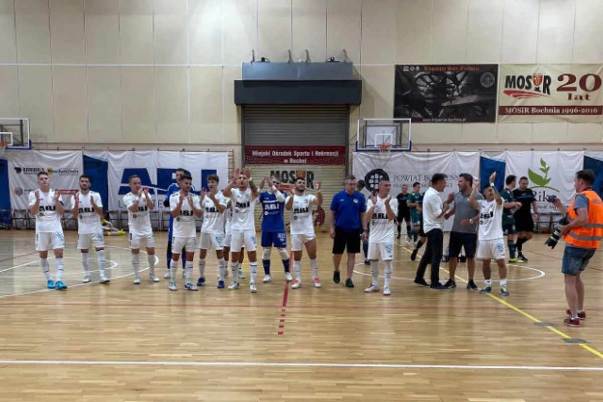 Były zawodnik Limanovii z futsalowym wyrożneniem i zwyciestwem w Ekstraklasie.